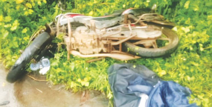 दुचाकी- कंटेनरची समोरासमोर धडक