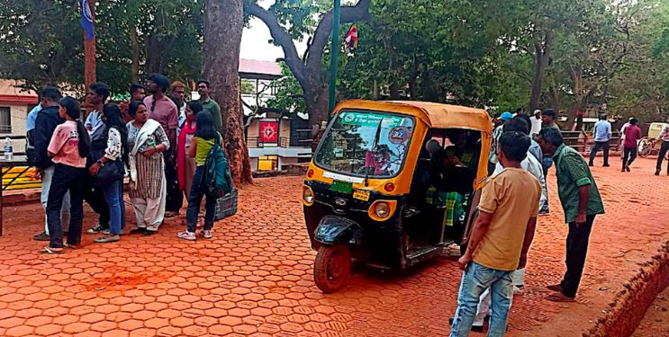 रेल्वे स्टेशनजवळ ई-रिक्षा स्टँडची मागणी