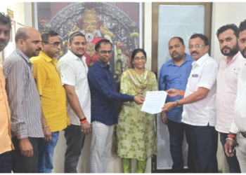 बल्लाळेश्‍वर मंदिराकडे जाणारा रस्ता खड्ड्यात