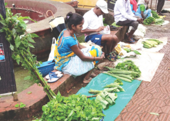 माथेरानच्या डोंगरातील रानभाज्या बाजारात