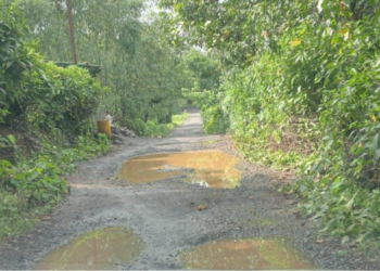 महागाव-कोरखंडे रस्त्यावर खड्डयांचे साम्राज्य