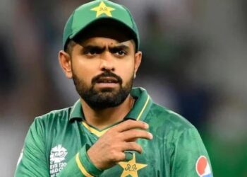 बाबर आझमकडून चाहत्यासोबत गैरवर्तवन