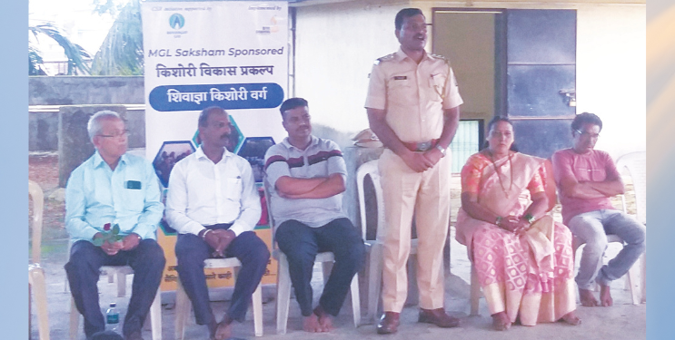 मुलींसाठी लाठी प्रशिक्षण काळाची गरज