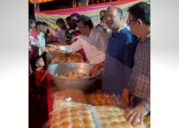 किशोरभाई जैन मित्रमंडळाने जपली ‘शिव वडापाव’ची परंपरा