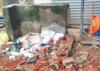 विनापरवानगी तोडली कचराकुंडी