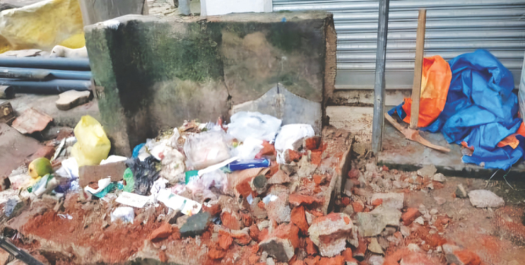 विनापरवानगी तोडली कचराकुंडी