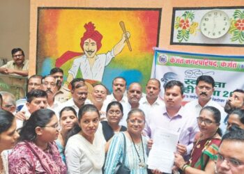 शहरातील समस्यांचे निवेदन नगरपरिषदेकडे