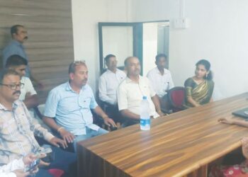 शेतकरी संघटनेची मुख्याधिकार्‍यांसोबत बैठक