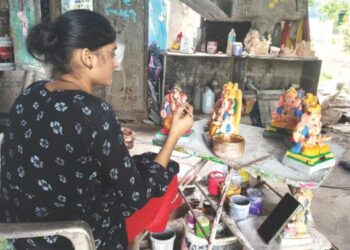 गणेशमूर्ती व्यवसायात महिलांची गरुड झेप