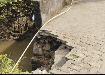 भेंडखळ साकवाचा पाया ढासळला