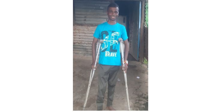 अपंग आदिवासी चंदर आवटेंचे मदतीचे आवाहन