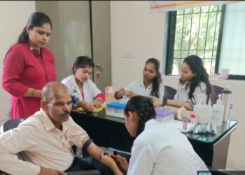 बोरगावात आरोग्य तपासणी शिबीर