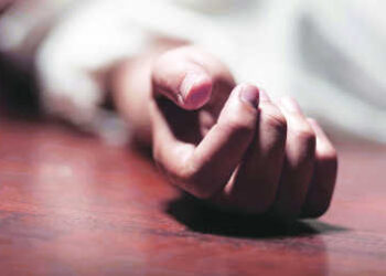 शेजाऱ्याच्या त्रासाला कंटाळून तरुणीचा आत्महत्येचा प्रयत्न