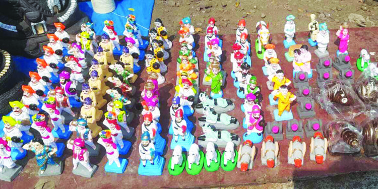 चिनी मातीचे मावळे बाजारात दाखल