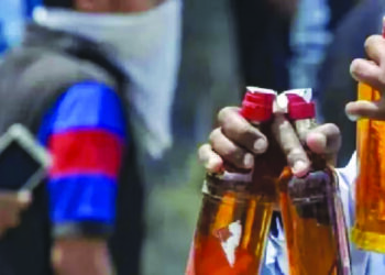 बनावट मद्य कारखान्यात छापेमारी