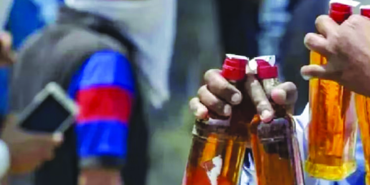 बनावट मद्य कारखान्यात छापेमारी