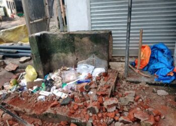 विनापरवाना कचराकुंडीची मोडतोड