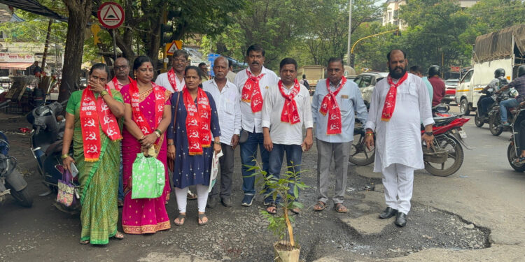 पनवेलच्या रस्त्याचा वाजलाय बँडबाजा