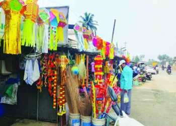 दिवाळी सणासाठी कोलाड रोहा बाजारपेठा विविध वस्तूंनी सजल्या