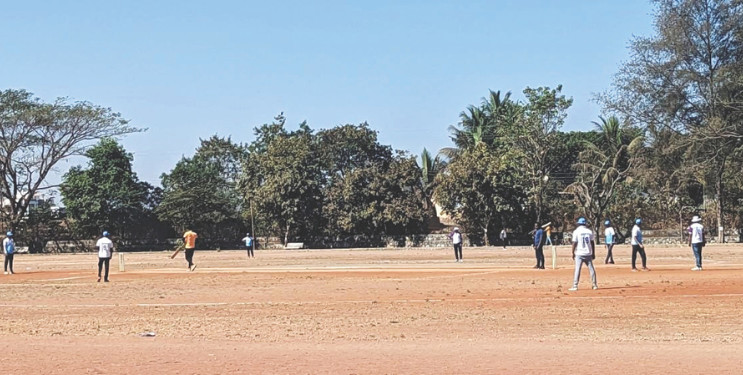महाडचे क्रीडा संकुल धूळ खात