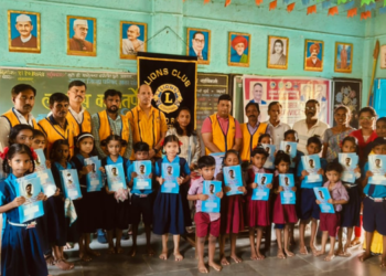 शैक्षणिक साहित्याचे वाटप