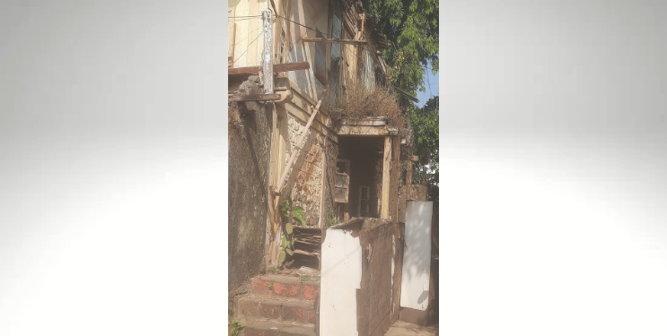 तहसील कार्यालयाची धोकादायक इमारत