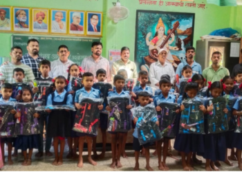 विद्यार्थ्यांच्या चेहर्‍यावर फुलले हास्य