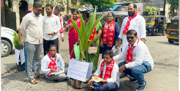 शेकापचे झाड लावून आंदोलन