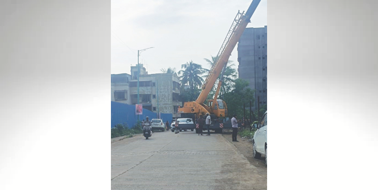 सार्वजनिक रस्ता बिल्डरांना आंदण