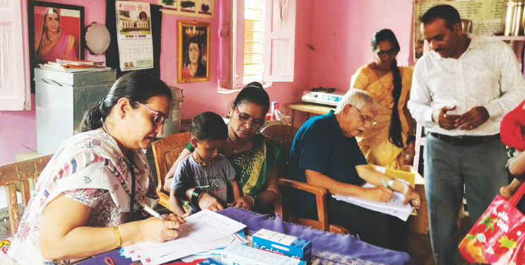 परळी अंगणवाडीत आरोग्य शिबिराचे आयोजन