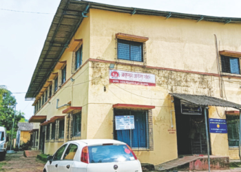 आरोग्य केंद्र उपचाराच्या प्रतीक्षेत