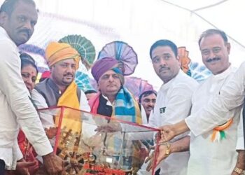 भाजपकडून माणसे तोडण्याचे काम – खा. अखिलेश यादव