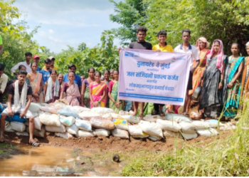 श्रमदानातून वनराई बंधारा