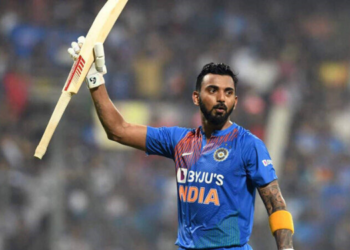 …आणि राहुलला पाणी आणायला ठेवलं