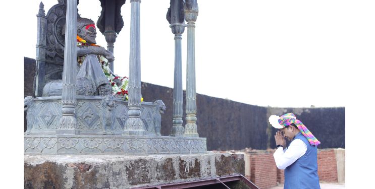 महान दैवतांपुढे अतुल म्हात्रे नतमस्तक