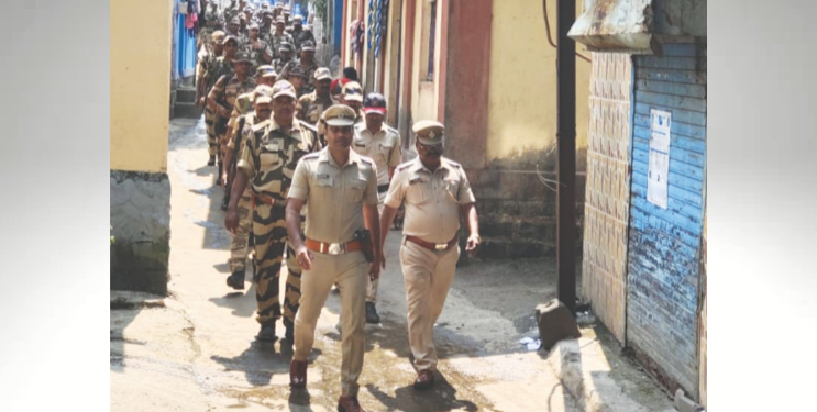 दादर सागरी पोलीस स्टेशनच्या हद्दीत पोलिसांचा रूट मार्च