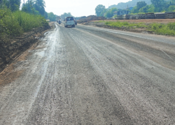 रस्त्यावरील धुरळ्याला पाण्याचा उतारा