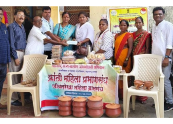 बचत गटांना मदतीचा हात