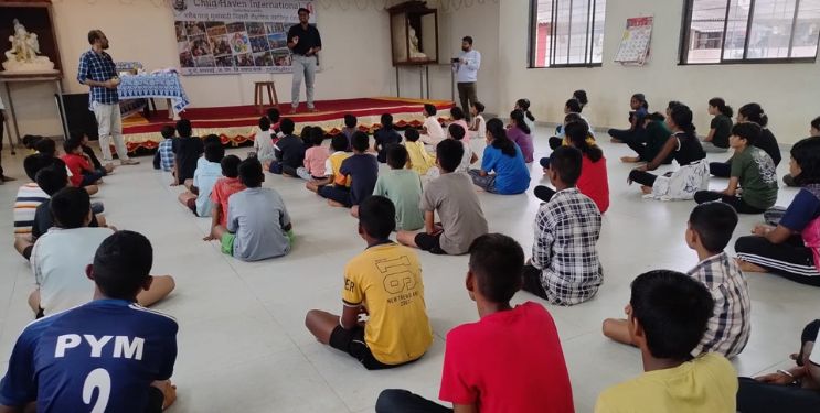 अनाथ आश्रमातील मुलांसाठी अनोखा उपक्रम