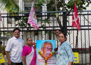 आंतरराष्ट्रीय विमानतळ कमिटीच्यावतीने आंदोलन