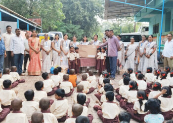 आश्रम शाळेला स्मार्ट टिव्हीचे वाटप