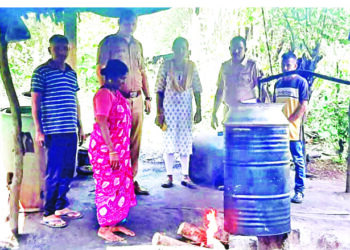 लाखोंची गावठी दारु जप्त