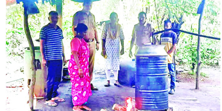 लाखोंची गावठी दारु जप्त