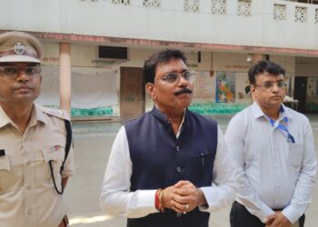 प्रत्येकाने मतदानाचा हक्क बजावावा