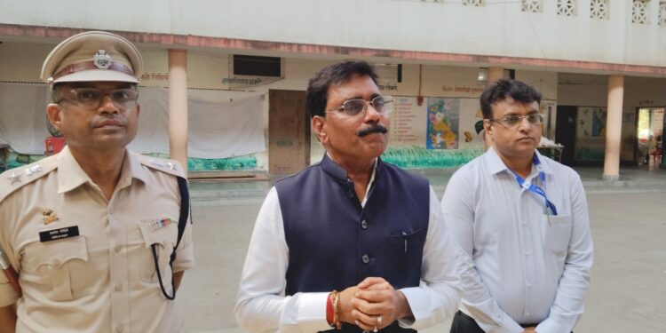 प्रत्येकाने मतदानाचा हक्क बजावावा