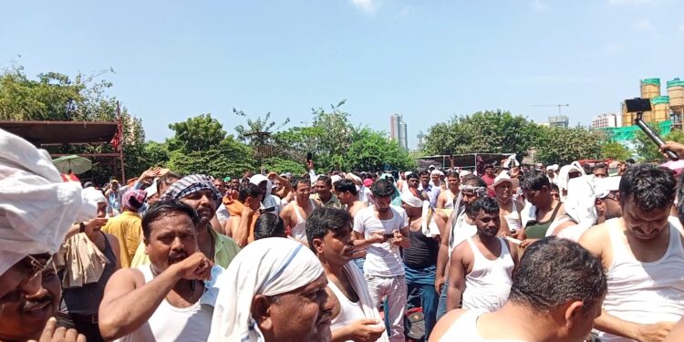 आझाद मैदानात शिक्षकांचे अर्धनग्न आंदोलन