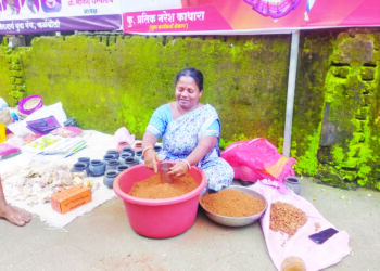 घटस्थापनेसाठी मातीला मागणी