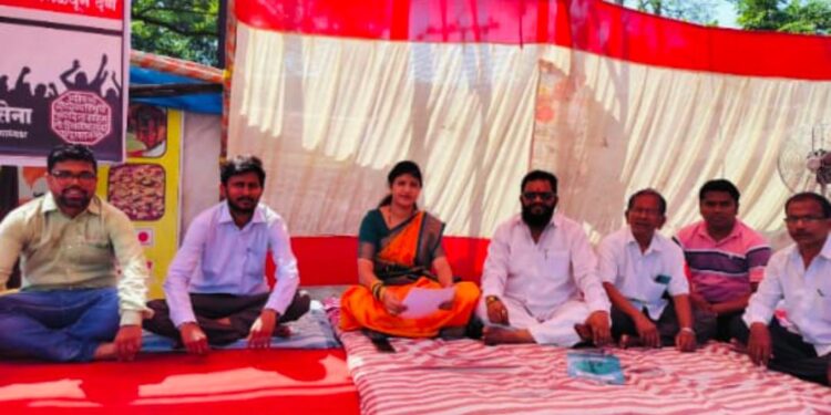 खाने आंबिवली ग्रामस्थांकडून बेमुदत धरणे आंदोलन