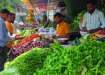 भाज्यांचे दर कडाडल्याने खिशाला कात्री