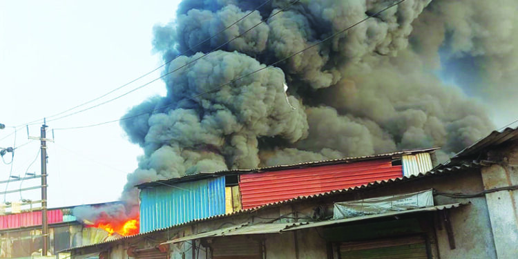 अवैध भंगार गोदामे असुरक्षित